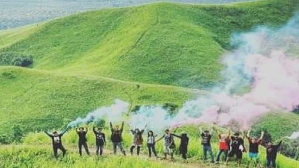 BUKIT TELETUBBIES Bukit Teletubbies terletak di Desa Tanjungwangi, Cicalengka, Bandung. (FOTO: ISTIMEWA)