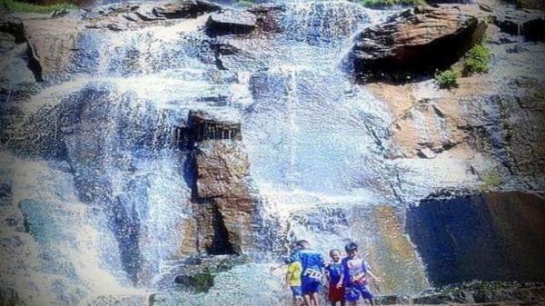 CURUG BATU TEMPLEK Curug Batu Templek, Kampung Sentak Dulang, Cikored, Mekarmanik, Kecamatan Cimenyan, Kabupaten Bandung. (FOTO: ISTIMEWA)