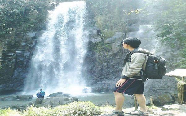 CURUG CILENGKRANG Curug Cilengkrang di kaki Gunung Manglayang, Cilengkrang, Bandung. (FOTO: ISTIMEWA)