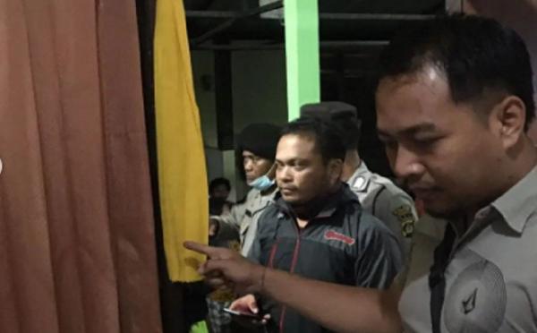 Gantung Diri 2 Selendang kuning yang digunakan korban untuk gantung diri. (Foto: Polres Badung)