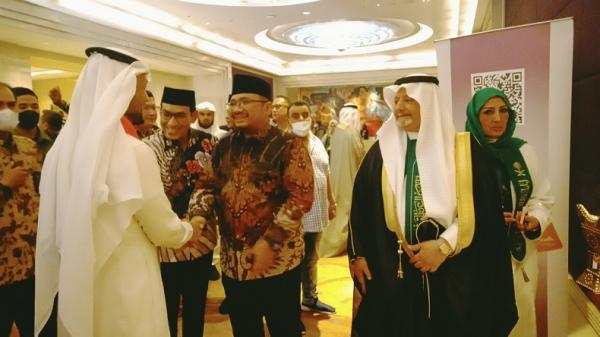 menag perayaan arab Menteri Agama (Menag) Yaqut Cholil Qoumas menghadiri perayaan Hari Nasional ke-92 Arab Saudi salah satu hotel di Jakarta, Jumat (23/09/2022). (Foto: Istimewa)