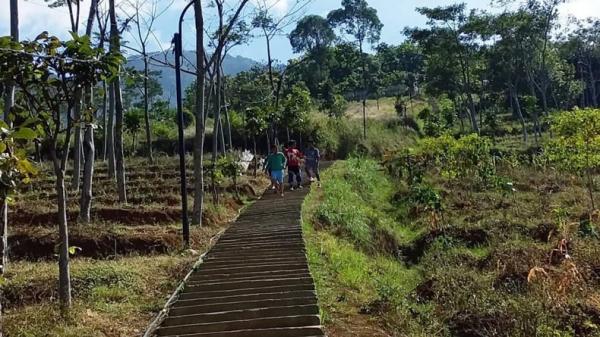 TANGGA SERIBU Tangga Seribu, Desa Cibiru Wetan, Kabupaten Bandung. (FOTO: ISTIMEWA)