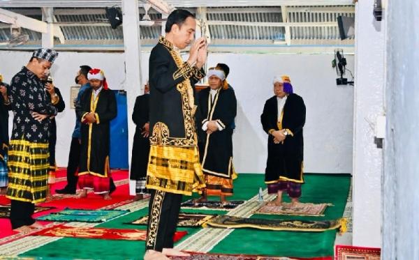 Jokowi Kesultanan Buton 2 Siswi SD berkebutuhan khusus korban pencabulan diduga oleh gurunya sendiri di Buton Selatan menjalani perawatan di rumah sakit. (Foto: Andhy Eba)