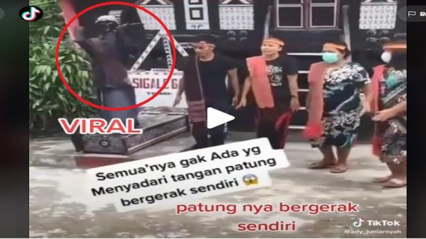 Upacara adat Sumatera Utara, Tarian Sigale-gale (Foto: TikTok/adyjuniarsyah_18193)