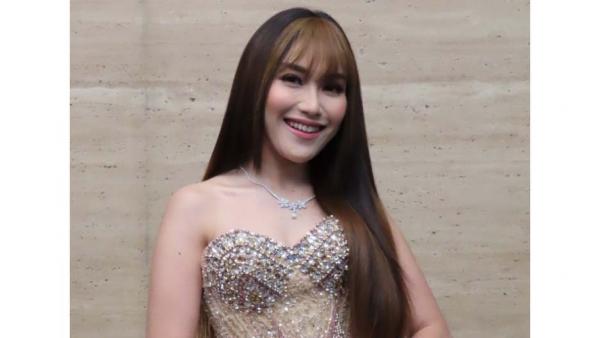 Artis yang Tidak Kuliah tapi Sukses, Ayu Ting Ting (Foto: Okezone) Artis yang Tidak Kuliah tapi Sukses, Ayu Ting Ting (Foto: Okezone)