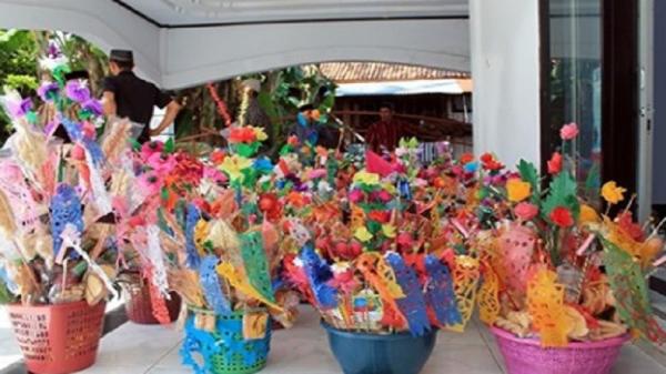 Tradisi Maulid Nabi di NTB, Tradisi Kembang Male (Foto: Dok Disbudpar NTB)