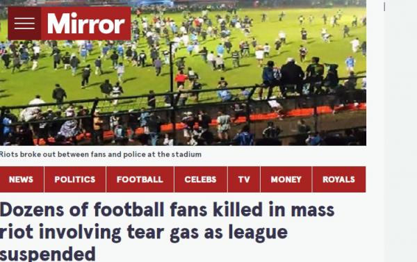Media Inggris Mirror ikut menyoroti kerusuhan di Stadion Kanjuruhan Malang pascalaga Arema FC melawan Persebaya Surabaya, Sabtu (2/10/2022) malam (Foto: Tangkapan Layar Situs Mirror)