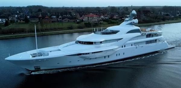 kapal pesiar Putin graceful Superyacht milik Vladimir Putin, Graceful yang berganti nama jadi Kasatka: Reuters