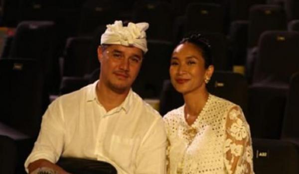Happy Salma Bali Happy Salma dan suami yang keturunan bangsawan Bali. (Foto: Instagram @happysalma)