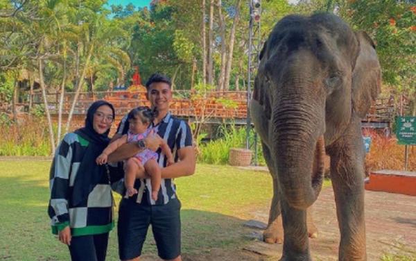 Nadeo Argawinata dan istri Destriana Sari saat berlibur. (Foto: Instagram @nadeowinataa)
