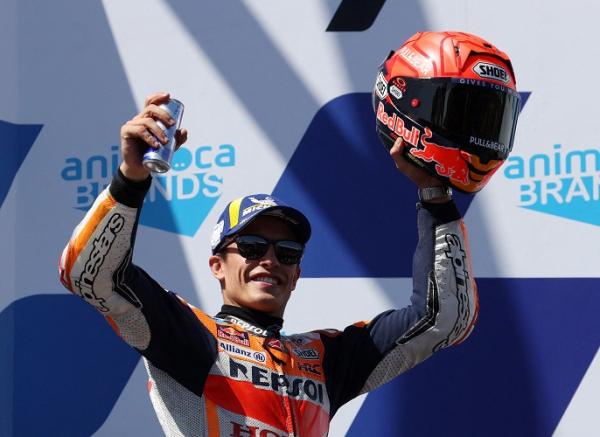 Marc Marquez MotoGP Australia 2022 Pemabalap Repsol Honda, Marc Marquez semringah karena menggapai podium kedua MotoGP Australia 2022 di Sirkuit Phillip Island, Minggu (16/10/2022). (Foto: REUTERS)