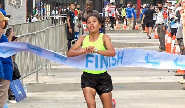 Odekta Elvina Naibaho Peraih emas SEA Games 2021 Odekta Elvina Naibaho juara Jakarta Marathon 2022 di Plaza Utara, Gelora Bung Karno (GBK), Minggu (16/10/2022). (Foto: Ist)