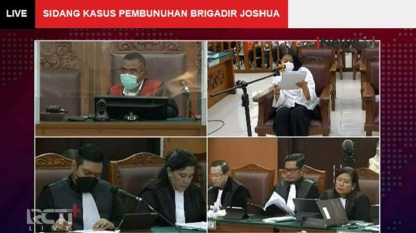 Sidang dakwaan Putri Candrawathi di PN Jaksel, Senin (17/10/2022). Febri Diansyah, eks Jubir KPK tampak di kursi pengacara. (iNews.id)