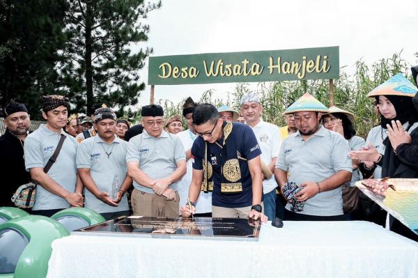 IMG 20221018 WA0006 Menparekraf Sandiaga Uno mengunjungi desa wisata. (Foto: dok Kemenparekraf)