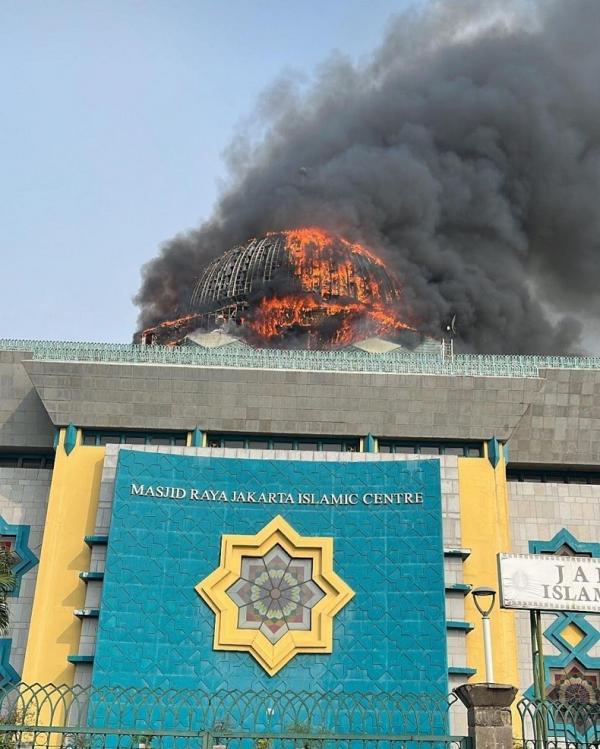 Kubah Masjid Islamic Center Kebakaran