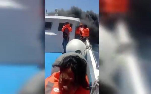 Kapal Cantika 77 Terbakar Penumpang Kapal Express Cantika 77 memakai jaket pelampung. (Foto: Tangkapan layar video)