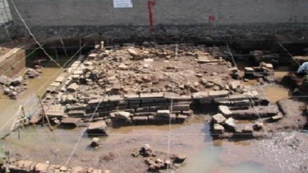 CANDI BOJONGMENJE Candi Bojongmenje di Desa Cangkuang, Rancaekek, Kabupaten Bandung saat dilakukan penggalian tidak lama setelah ditemukan pada 2002. (FOTO: disparbud.jabarprov.go.id)