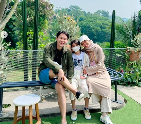 rtis yang Pernikahannya Melalui Taaruf. (Foto: Instagram)