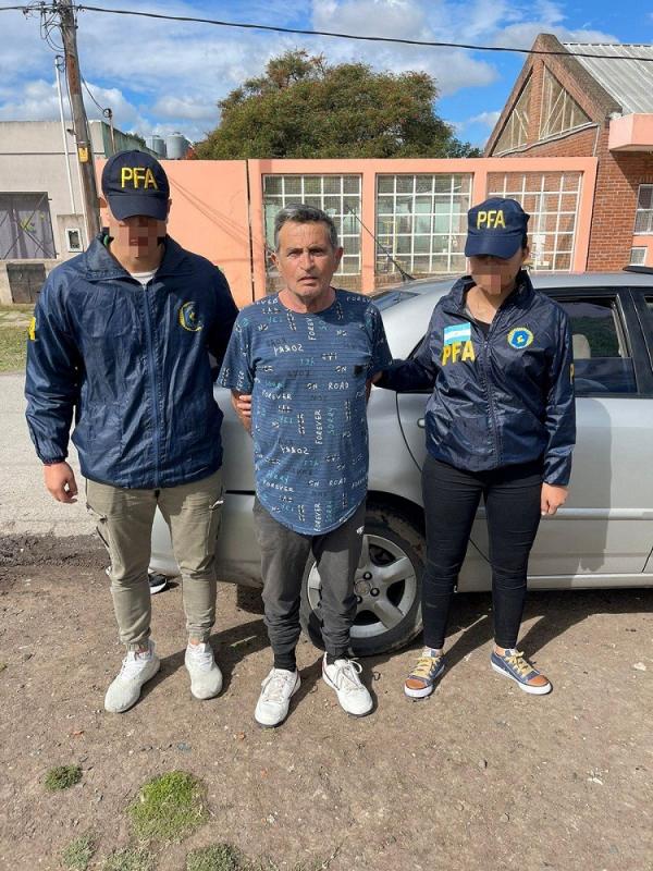 Polisi Argentina menangkap gembong mafia asal Italia, Carmine Alfonso Maiorano, di pinggiran Buenos Aires, Rabu (26/10/2022). (Foto: Reuters)