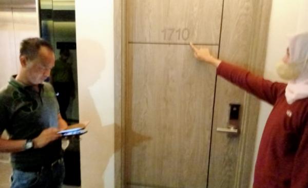 Polisi mendatangi hotel yang diduga menjadi TKP pembuatan video porno kebaya merah. (istimewa).