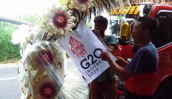 Penjor G20. (Foto: Ketut Catur Kusumaningrat)