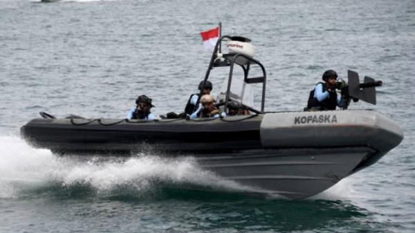Kopaska TNI AL Prajurit Kopaska TNI AL saat melumpuhkan pria bersenjata dalam simulasi penanganan pencegahan teror di KTT G20. (Foto : TNI.mil.id)