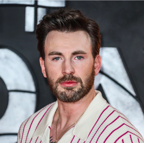 Screen Shot 2022 11 11 At 09 35 52 Chris Evans aktor yang dijuluki sebagai pria terseksi. (Foto: Istimewa)