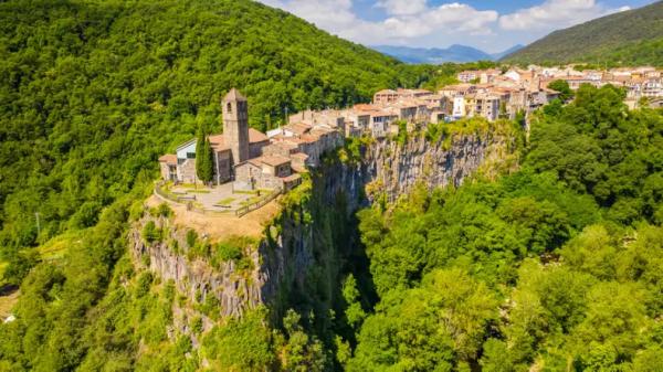 Castellfollit de la Roca Castellfollit de la Roca. (Foto: Apartamentosbanyoles)