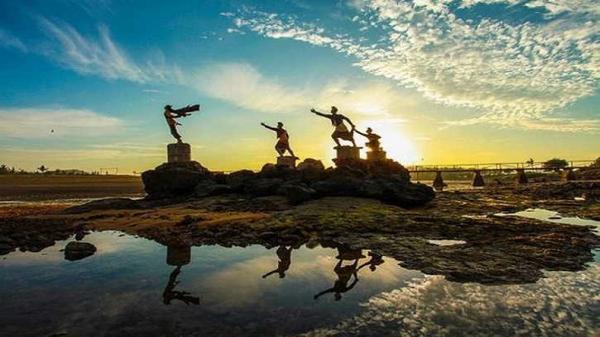 Patung Legenda Putri Mandalika di Lombok Patung Legenda Putri Mandalika di Lombok (Foto: Okezone)