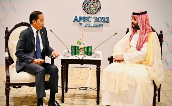 Jokowi MBS 1 Presiden Joko Widodo (Jokowi) bertemu dengan Perdana Menteri Arab Saudi Mohammed bin Salman (MBS) di Bangok. (Foto: Biro Setpres)