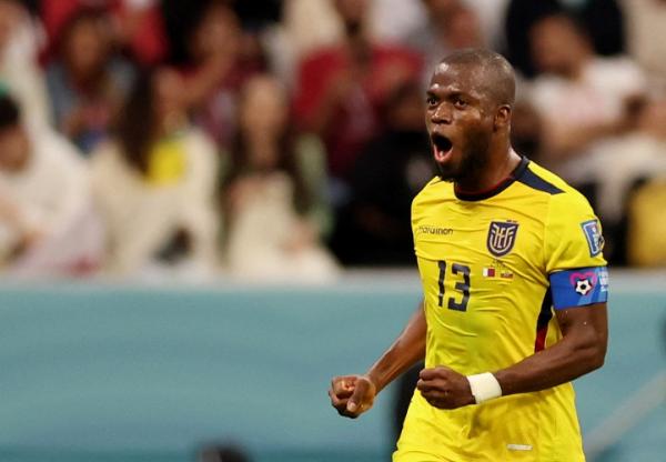 Enner Valencia Timnas Ekuador Piala Dunia 2022 Kapten Timnas Ekuador, Enner Valencia merayakan gol ke gawang Qatar pada laga perdana Piala Dunia 2022 di Stadion Al Bayt, Minggu (20/11/2022). (Foto: REUTERS)