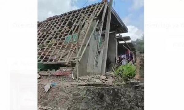 Gempa Cianjur Bangunan Rusak Kerusakan akibat gempa bumi di Cianjur, Senin (22/11/2022) siang. (Foto: Istimewa)