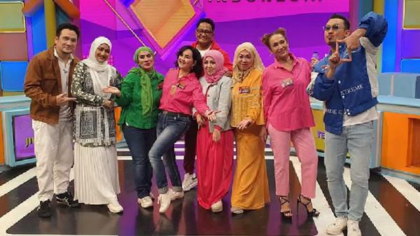 Kiki Fatmala Menghadiri sebuah program televisi