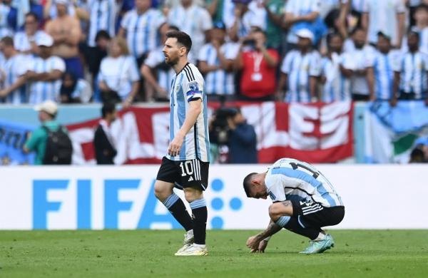 Timnas Argentina messi Kejutan terjadi di laga-laga awal Piala Dunia 2022. Timnas Argentina keok melawan Arab Saudi di penyisihan grup C. (foto: REUTERS).