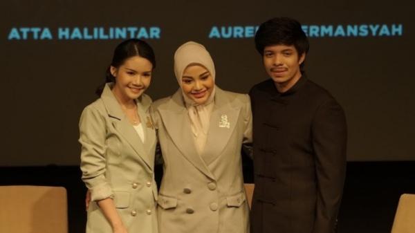 Screenshot 20221124 072425 Chrome Aurel Hermansyah dan Atta Halilintar di peluncuran lagu Berhak Bahagia. (Foto: istimewa)