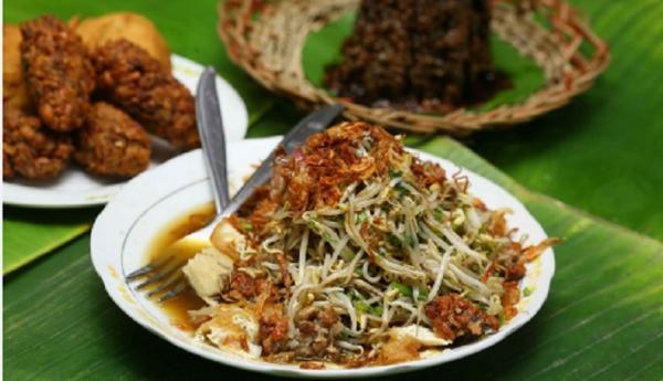 lontong balap Kuliner khas surabaya longtong balap. (okezone).