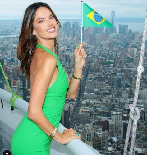 Alessandra Ambrosio3 Potret seksi Alessandra Ambrosio