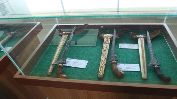 keris solo Kerajinan khas Solo wajib jadi oleh-oleh, keris merupakan senjata tradisional masyarakat Jawa. Foto: MNC Portal/Ary Wahyu Wibowo.