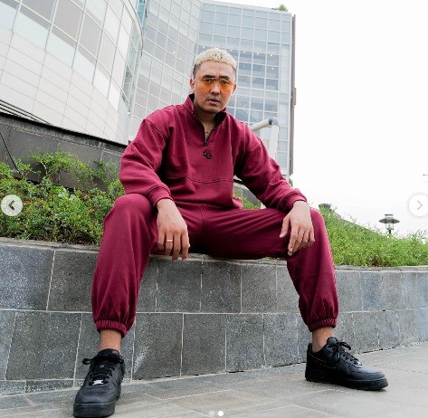Komedian Uus Artis masih tinggal di kontrakan. (Foto: Instagram)