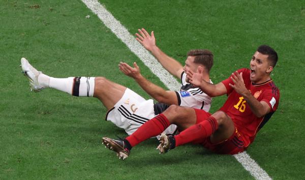 Spanyol Vs Jerman Timnas Spanyol bermain imbang 1-1 melawan Jerman pada laga kedua Grup E Piala Dunia 2022 di Al Bayt Stadium, Al Khor, Qatar, Senin (28/11/2022) dini hari WIB. (Foto: REUTERS/Molly Darlington)