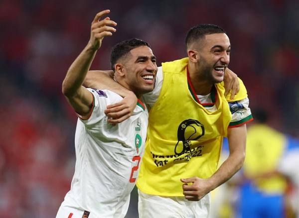 Achraf Hakimi Hakim Ziyech Achraf Hakimi dan Hakim Ziyech, keduanya adalah aktor kesuksesan Timnas Maroko saat menembus babak 16 besar Piala Dunia 2022. (Foto: REUTERS)