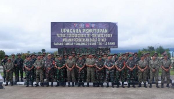Patroli Bersama Tni Tentara Malaysia2 Upacara penutupan patroli bersama TNI dan Tentara Diraja Malaysia. (Foto: Penerangan Yonarmed 19/105 Trk Bogani)