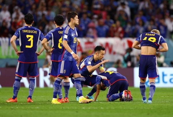 Jepang Dua wakil Asia harus pulang dari Piala Dunia 2022 karena kalah di 16 besar semalam. Jepang kalah adu penalti lawan Kroasia dan Korea Selatan dibantai Brasil. (foto: REUTERS).