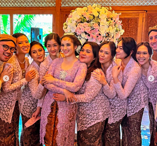 Screen Shot 2022 12 07 At 08 50 27 Siraman Chelsea Islan menjelang pernikahan. (Foto: Instagram)