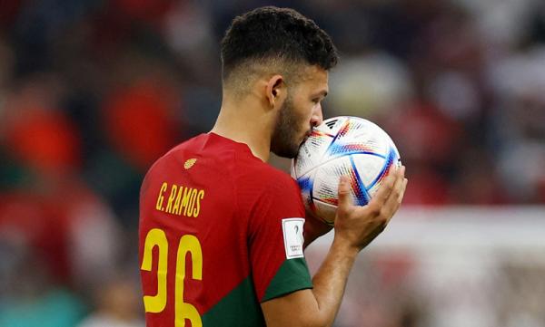 Goncalo Ramos 12 Daftar top skor sementara Piala Dunia 2022 menarik diulas. Mesin gol Portugal Goncalo Ramos masuk ke dalam perburuan Sepatu Emas. (Foto: REUTERS/Kai Pfaffenbach)