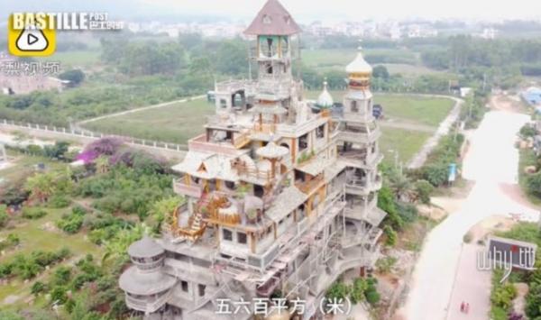 istana unik petani Petani bangun istana unik 10 lantai senilai puluhan miliar, viral dan dikunjungi banyak orang. Foto Bastille Post
