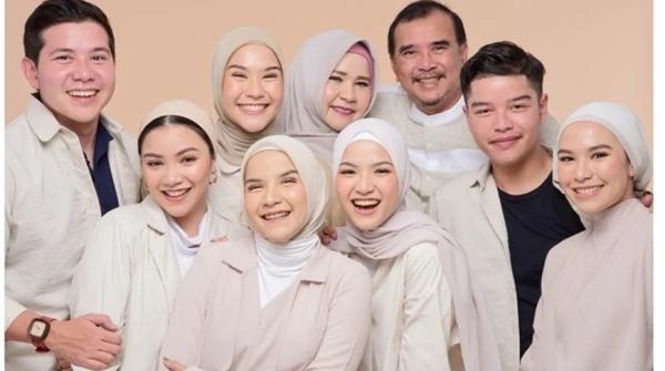 Zaskia Adya Mecca Artis punya adik banyak. (Foto: Instagram)