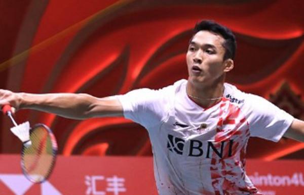 Jonatan Christie Tunggal putra Indonesia Jonatan Christie mengalahkan wakil Taiwan Chou Tien Chen pada laga ketiga BWF World Tour Finals 2022 di Nimibutr Arena. (Foto: Twitter/INABadminton)