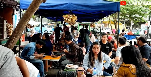 Suasana lokasi Tahu Gejrot Bang Jack. (Foto: YouTube Jajan Ranger)