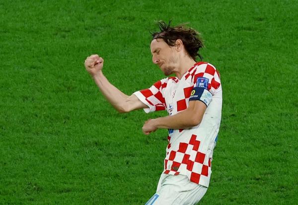 Luka Modric Kroasia vs Brasil Pemain Kroasia, Luka Modric merayakan sepakan penaltinya ke gawang Brasil pada laga perempat final Piala Dunia 2022 di Stadion Education City, Jumat (9/12/2022). (Foto: REUTERS)